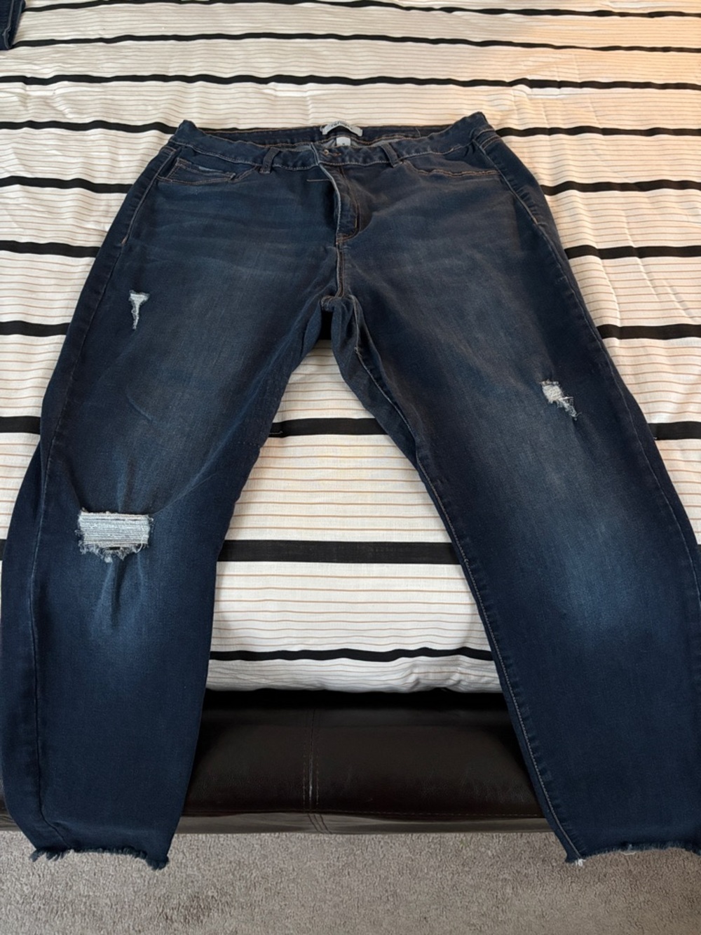 Relaxed Fit Distressed Women's Jeans - Dark Blue